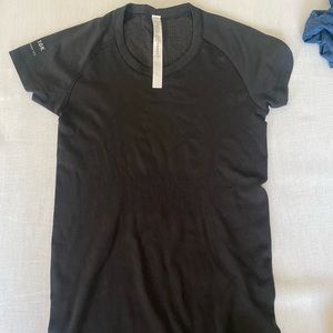 Lululemon swiftly t-shirt. Size 6. Toronto 10k